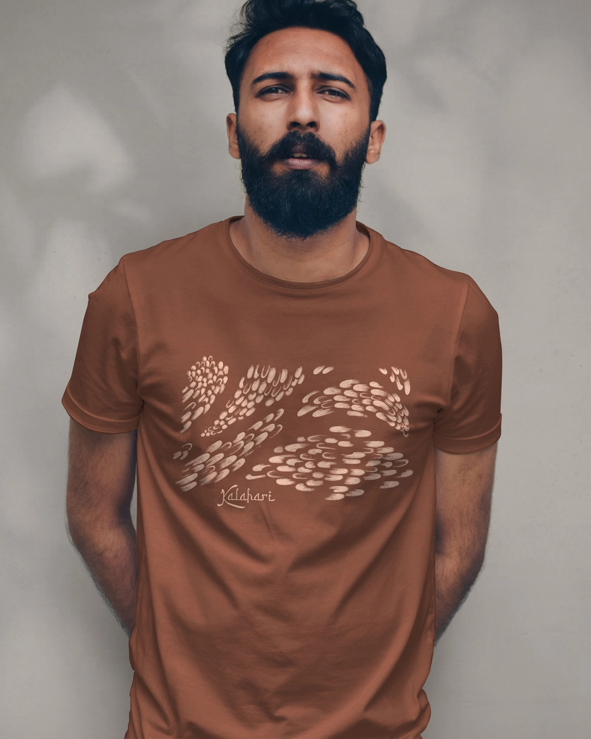 KALAHARI_T-shirt-motif-teinte-brique T-shirt sérigraphié Kalahari motifs abstraits teinte brique