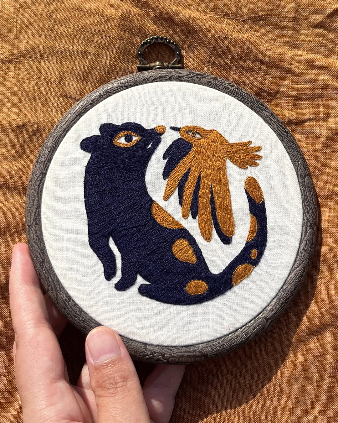 Broderie illustration chat oiseau